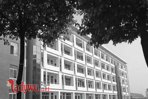 河南学校栏杆断裂