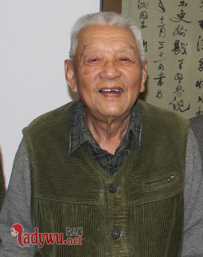 导演严寄洲去世