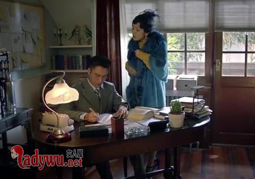 脱身费俪娜和谁在一起