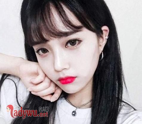 女生面试最适合的发型