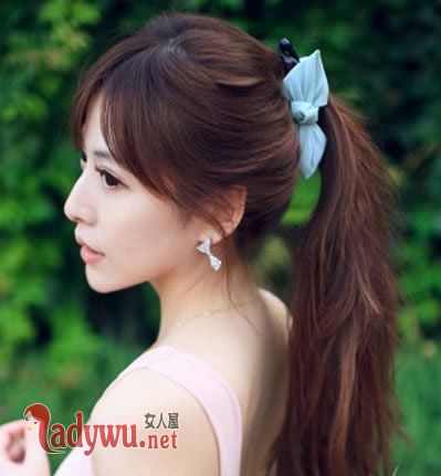 女生面试最适合的发型
