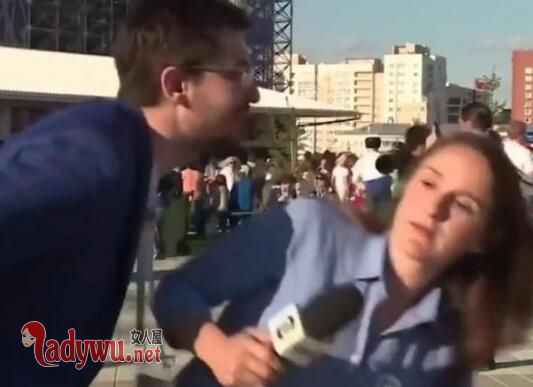 巴西女记者遇强吻
