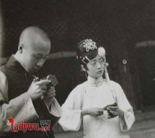 婉容为什么不流掉孩子