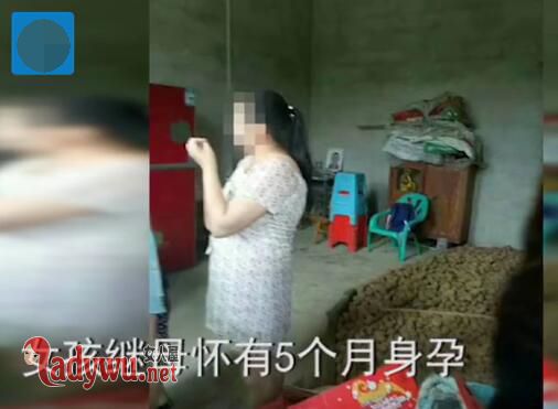 女孩遭继母虐待