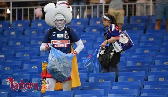 日本队清理更衣室