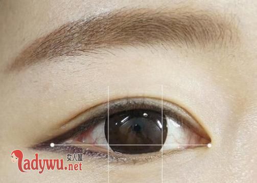 眼妆容易晕妆怎么办