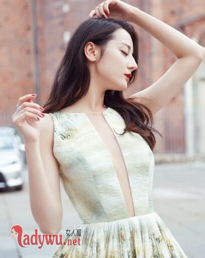 迪丽热巴夏日街拍