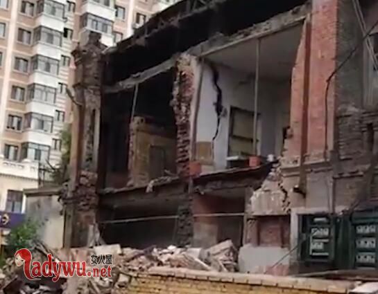 哈尔滨老楼坍塌