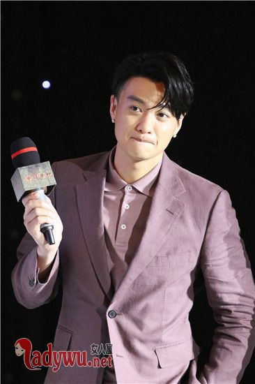 周一围为什么突然爆红