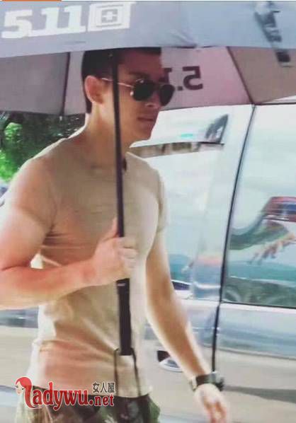 贾乃亮近照曝光