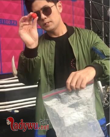 周杰伦双下巴