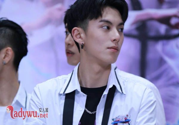 王鹤棣为什么对何老师说对不起