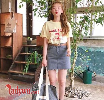夏天穿啥颜色短袖好看