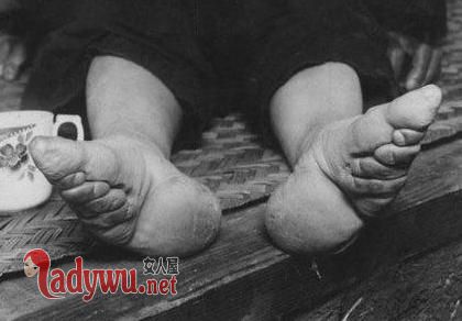 古代女子为什么裹脚