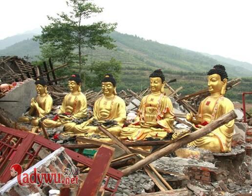 汶川地震佛像不倒
