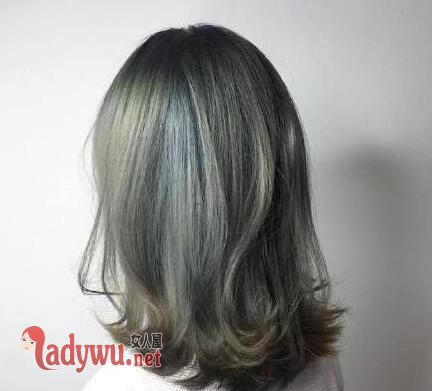 肤色偏深的女生适合的发色