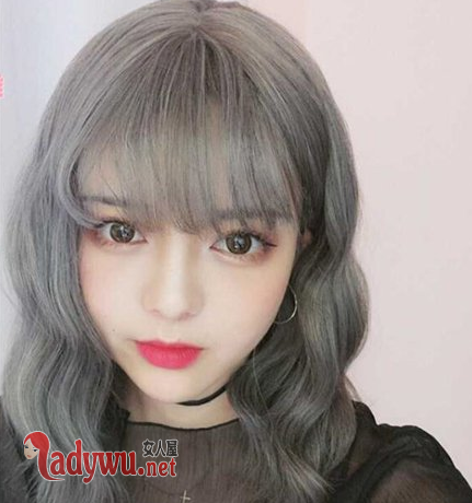 肤色偏深的女生适合的发色