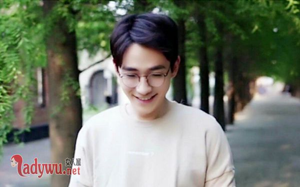 朱一龙为什么叫居老师
