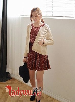 无袖连衣裙怎么搭外套