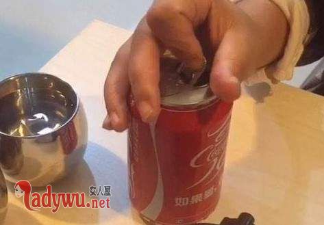 手指被可乐炸骨折