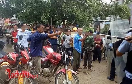 执法遭两百人追打