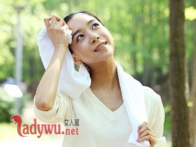 女人夏天出汗多好吗
