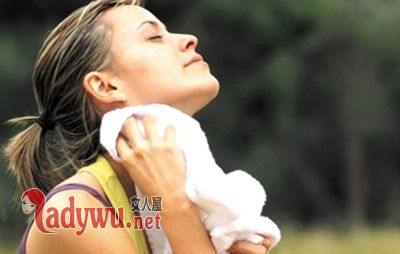 女人夏天出汗多好吗