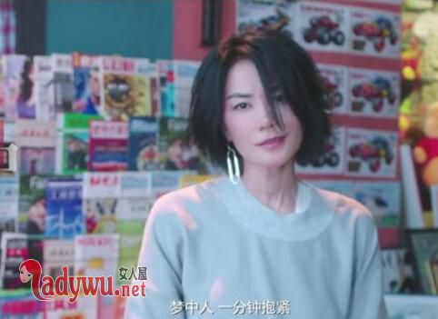 幻乐之城王菲戴的耳环什么牌子