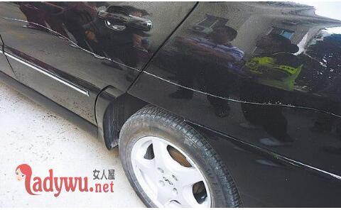 准大学生划伤豪车
