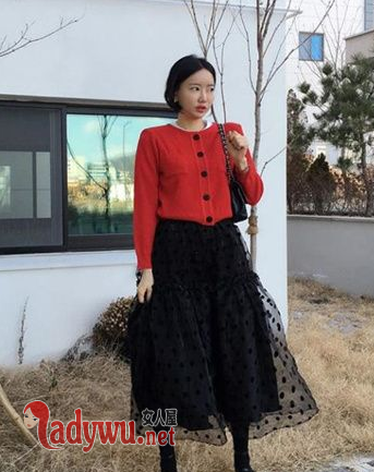 半身裙子搭什么上衣好看