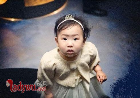 金喜善女儿变漂亮了