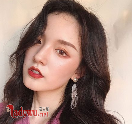 脸长的女生适合剪哪种发型