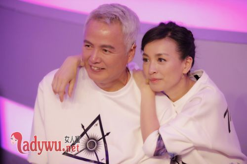 张庭老公头发怎么白了