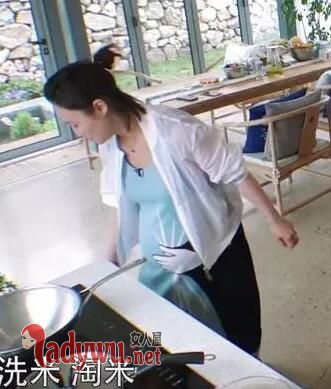 幸福三重奏蒋勤勤衣服穿搭