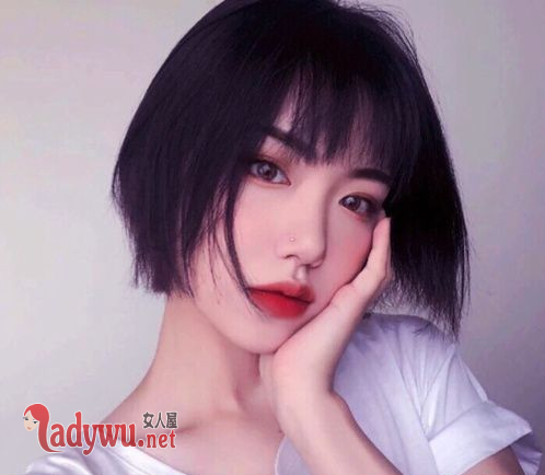 开学季发型短发女