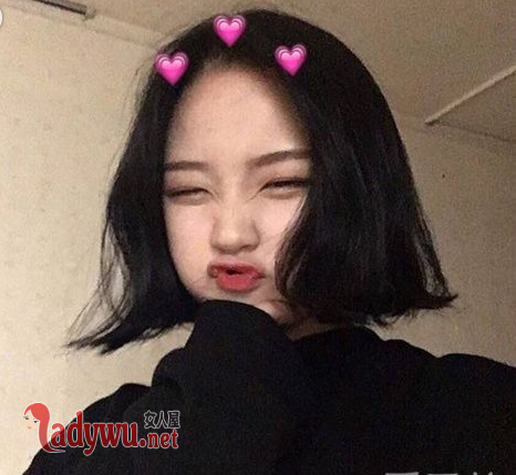 开学季发型短发女