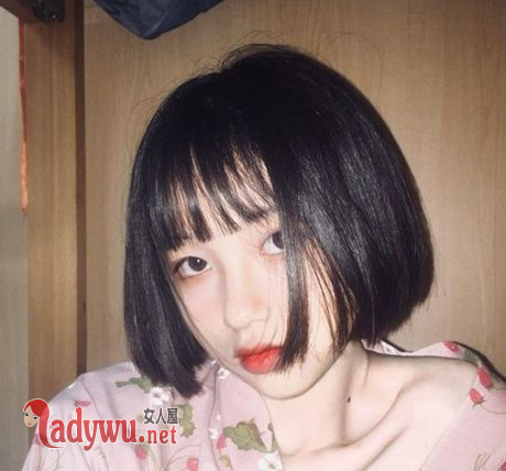 开学季发型短发女