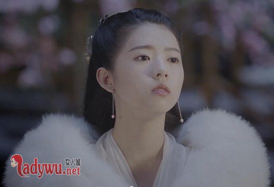 等到烟暖雨收讲了什么故事
