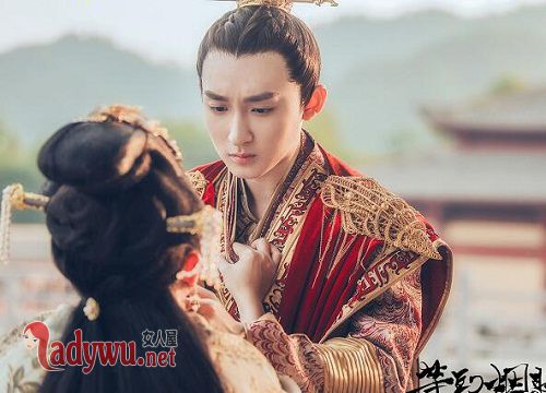 等到烟暖雨收易落的孩子是谁的