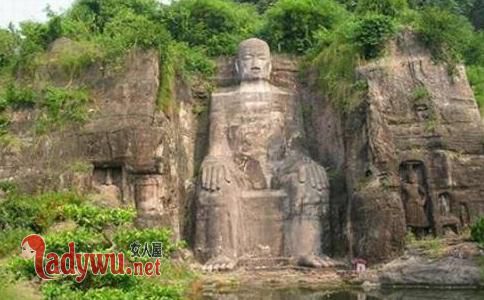 四川乐山大佛闭眼事件是真的吗