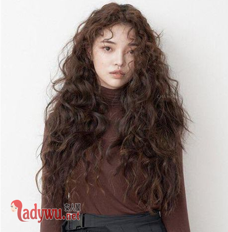 头发厚的女生适合什么发型