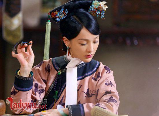 清朝妃子白色的围巾什么意思