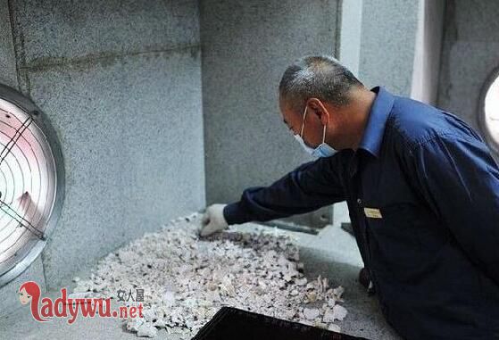 火葬场火化炉里惨叫怎么解释