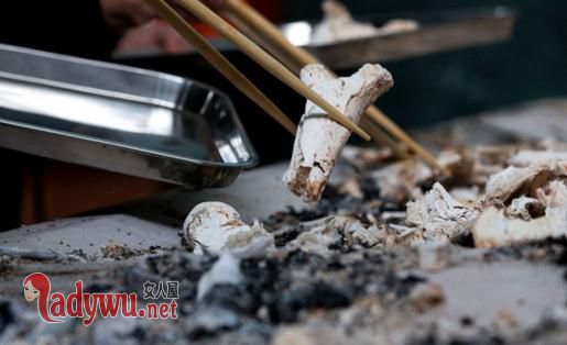 火葬场火化炉里惨叫怎么解释