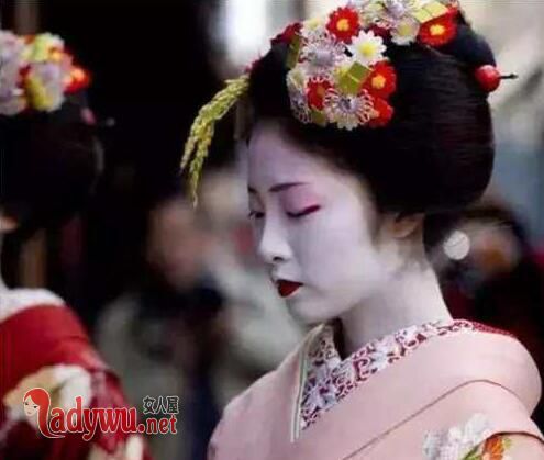 日本艺妓为什么脸白