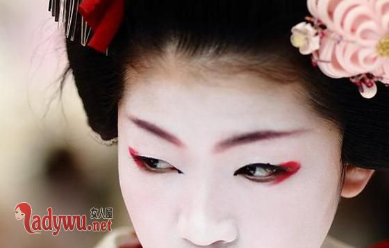 日本艺妓为什么脸白