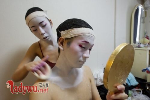 日本艺妓为什么脸白