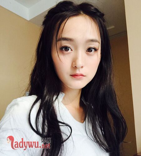 何泓姗家里好有钱