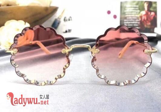 江疏影同款花朵眼镜什么品牌