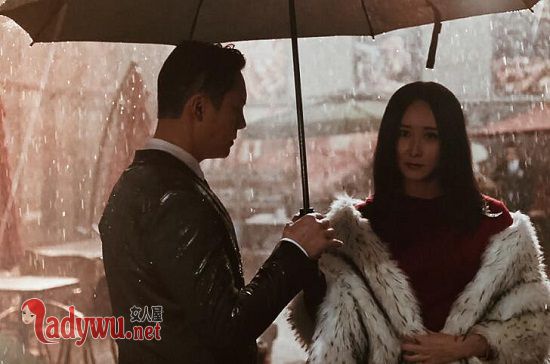 橙红年代梅姐老板丽萨是谁演的
